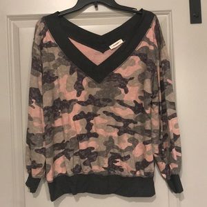 Camo long sleeved top-small